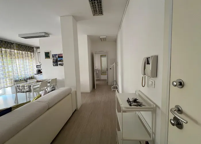Terrace Apartment Venice - White